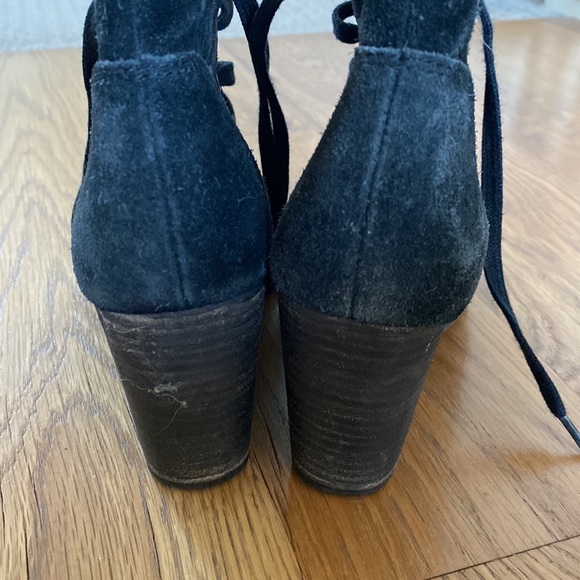 10/$25 Lucky Jeans// black booties, size 7.5 - Picture 5 of 6
